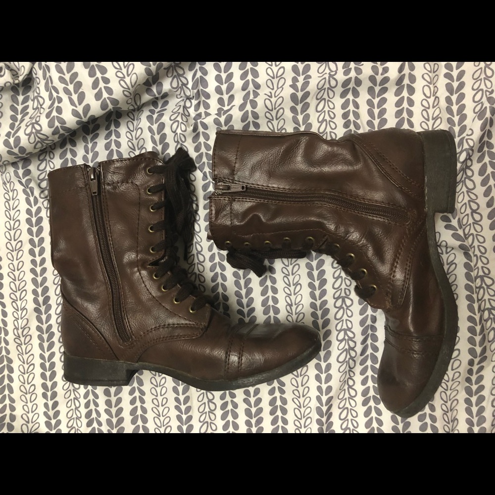 Combat boots
